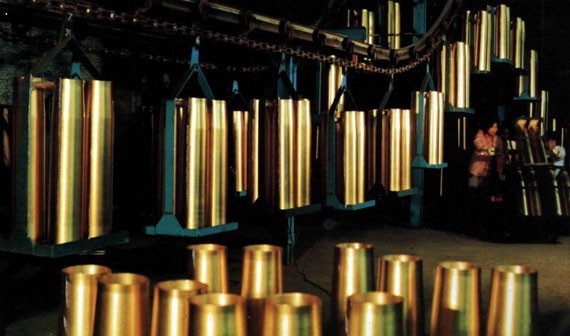 Nhà máy sản xuất đạn được Trung Quốc đang sản xuất vỏ đạn.